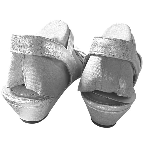 NWOT LifeStride Yaya Silver Metallic Wedge Sandals Womens 6.5 M  1.5 inch wedge - Picture 4 of 11